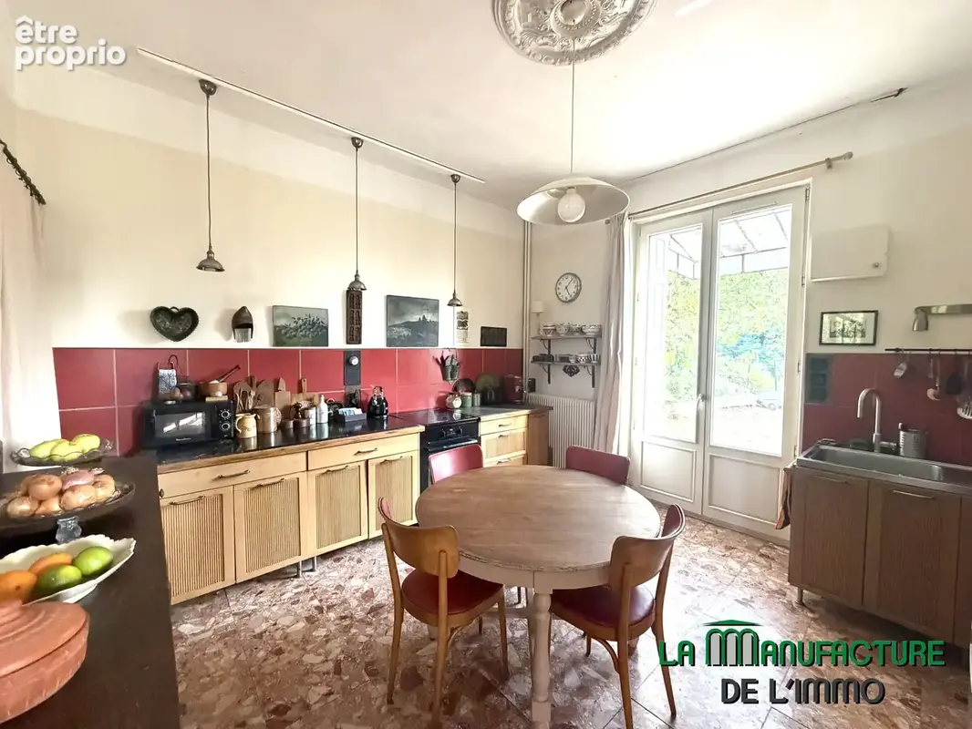 Maison bourgeoise de 1906 - 297.93 m2 habitables - parcelle de terrain de 2480 m2- secteur Cotatay / La Poura - photo 4