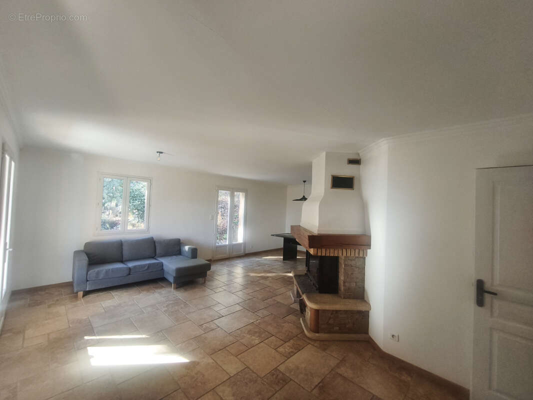 Maison à LE COLLET-DE-DEZE