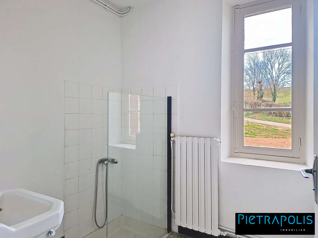 Maison 149 m² à Saint-Racho  - photo 6