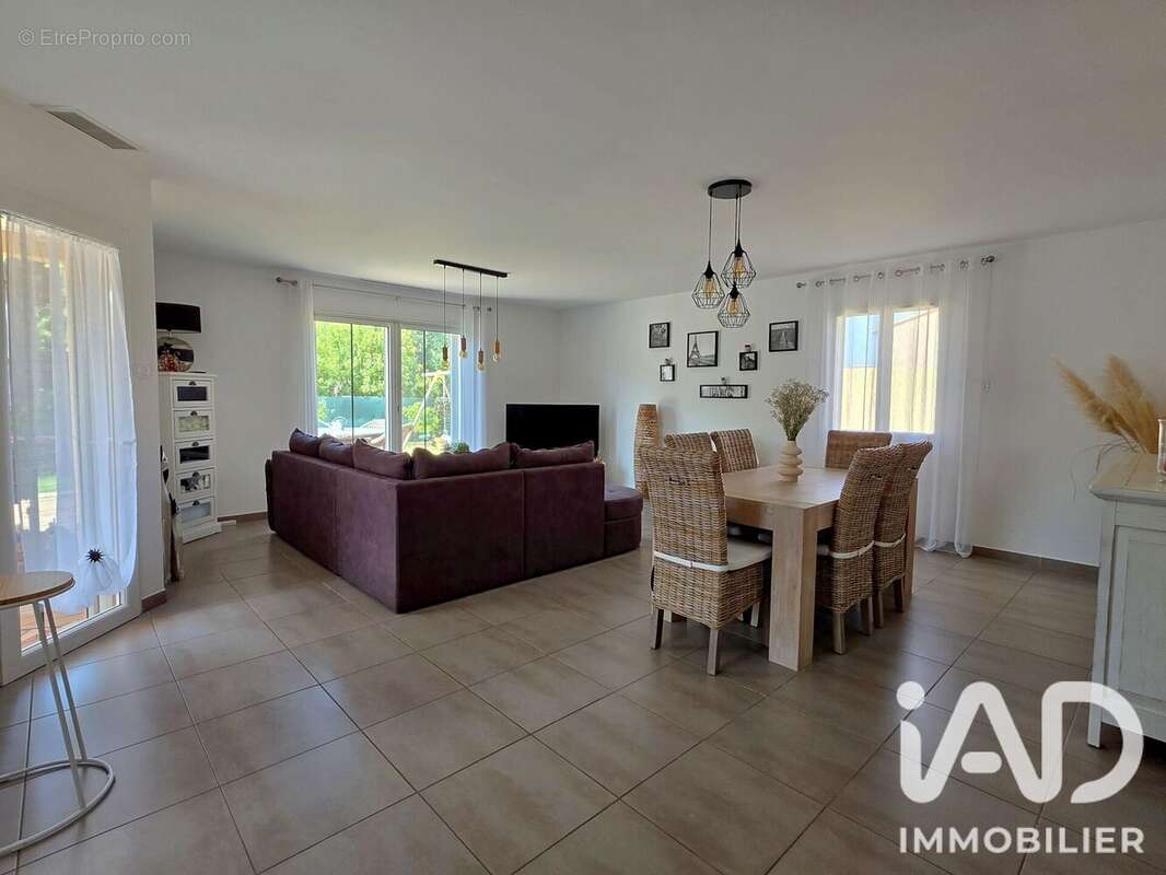 Photo 2 - Maison à LE MUY