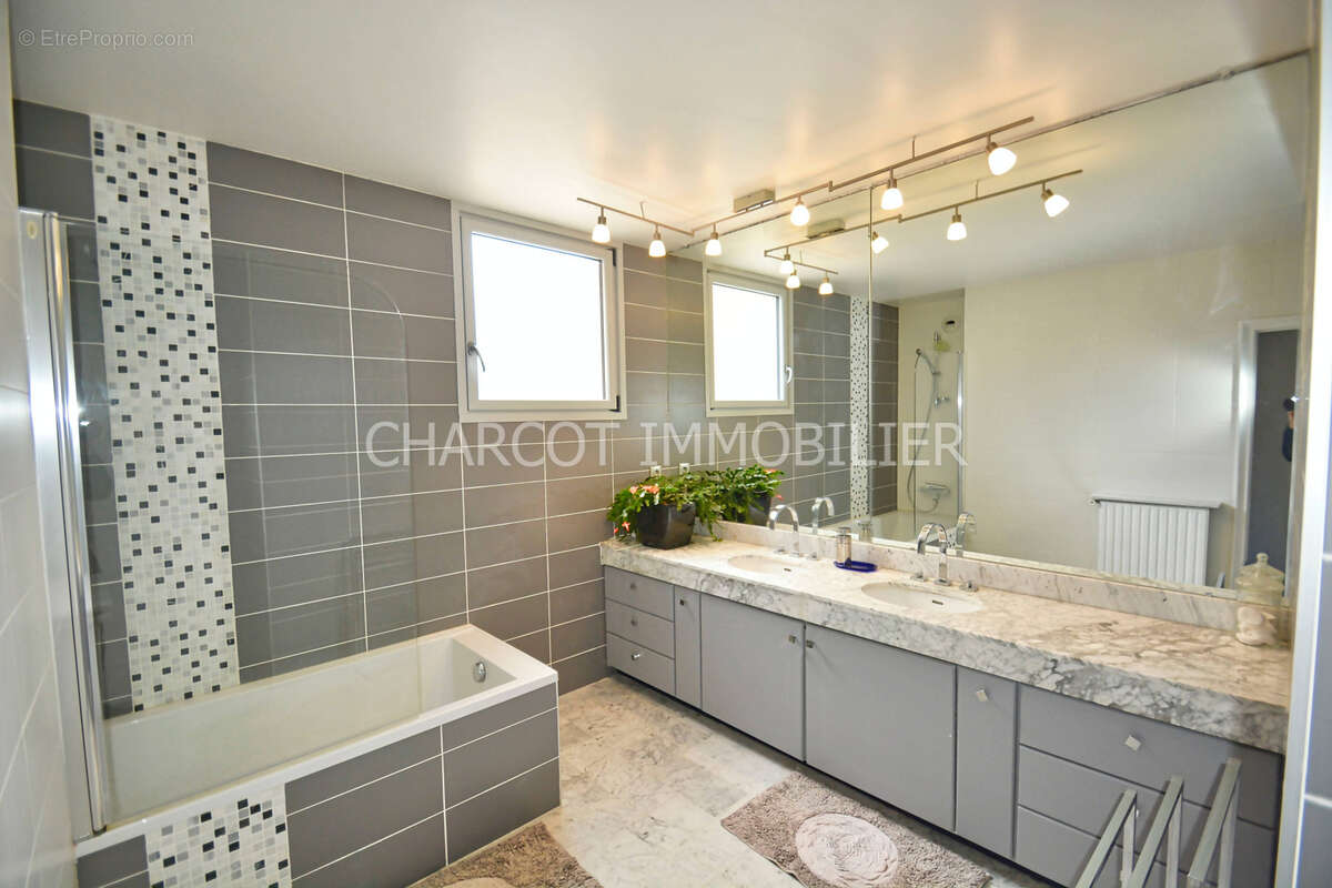 Appartement à LYON-5E