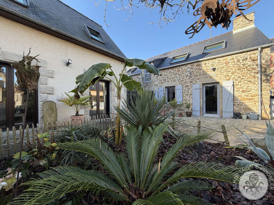 Maison à SAINT-JACUT-DE-LA-MER