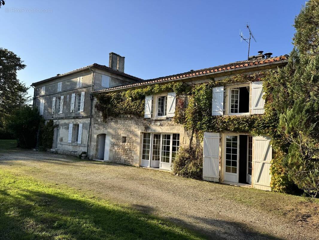 Maison à HIERSAC
