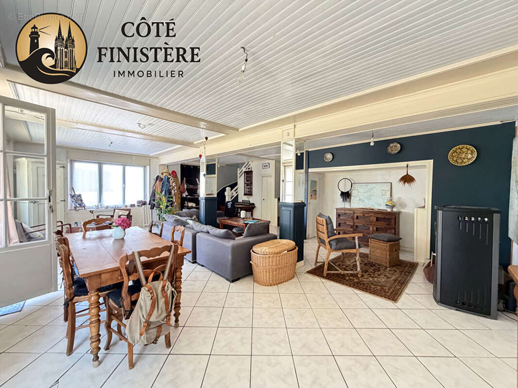 Une maison de caractère aux volumes exceptionnels au coeur de Treffiagat ! - photo 6