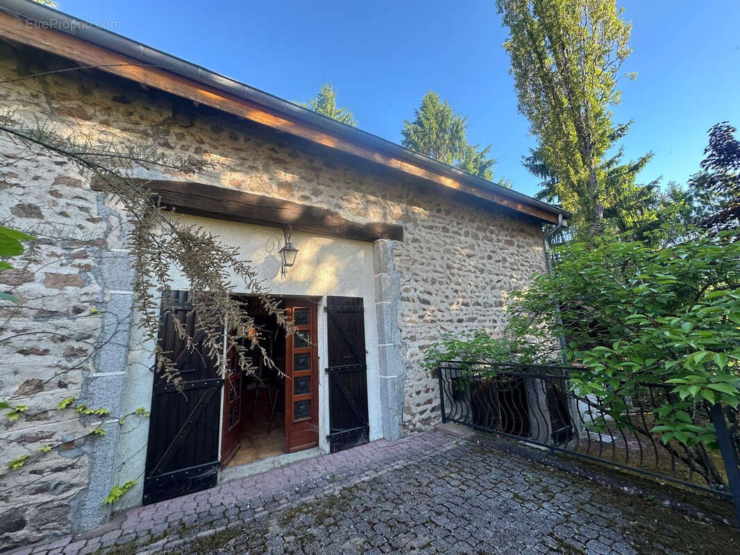 Maison à SAINT-BONNET-DES-QUARTS