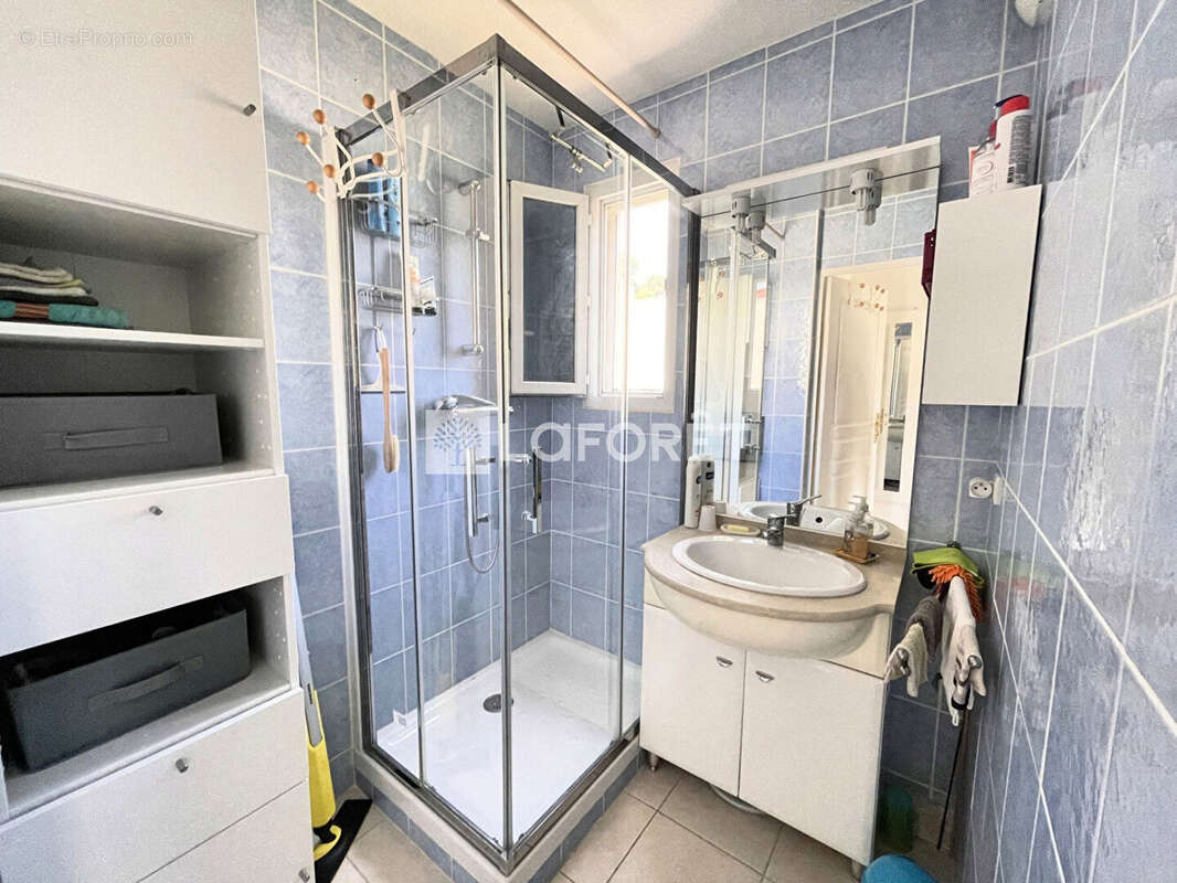 Appartement à SAINT-LAURENT-DU-VAR