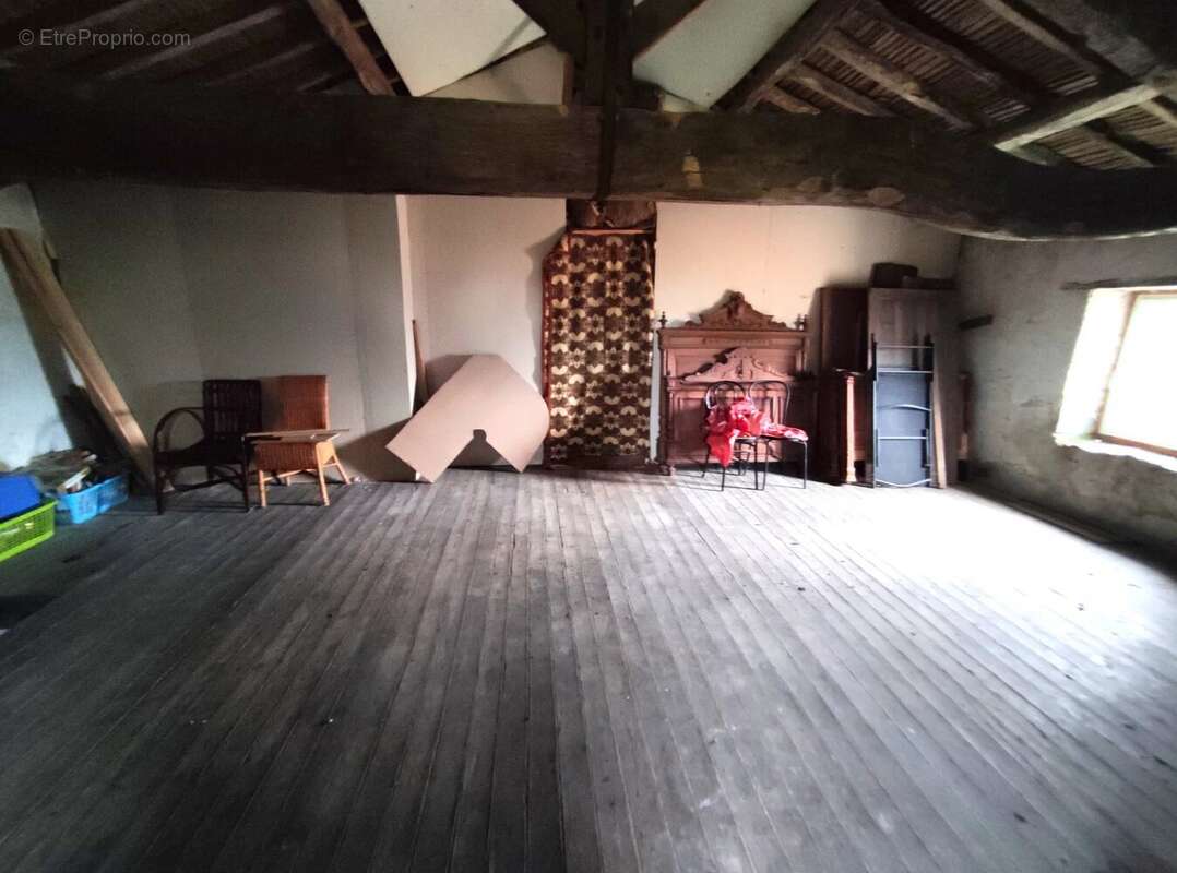 Maison à MONCOUTANT