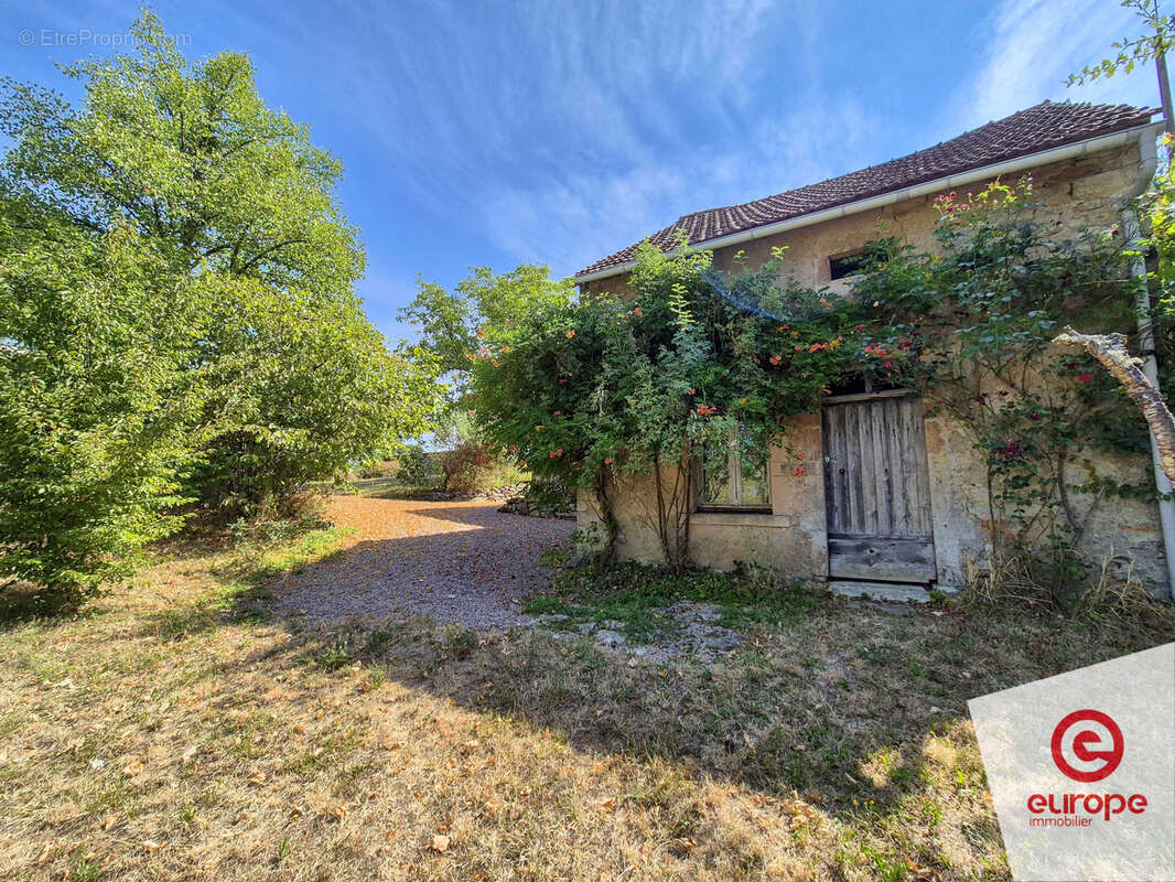 Maison 4 pièces de 105m2 avec jardin et dépendances au porte du Morvan - photo 27