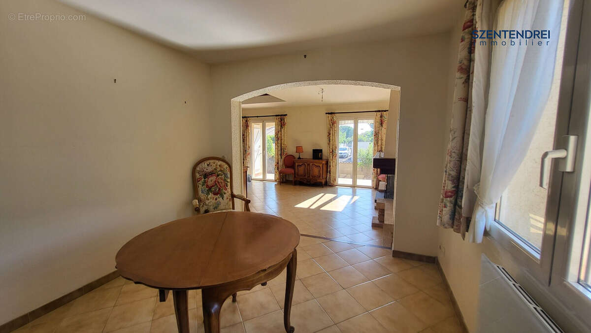 Maison 104 m² à Lunel  - photo 8