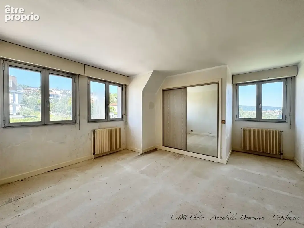 ROYAT - Grande maison familiale à rénover avec vue panoramique, terrain rare, piscine - photo 18