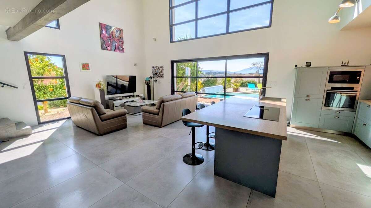 Maison 175 m² à Escales  - photo 44