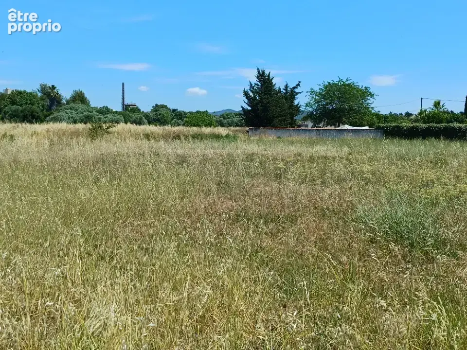Terrain 702 m² à La Crau  - photo 2