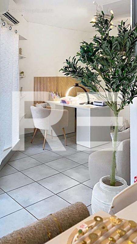 Institut de beaute renove 55m2 emplacement ideal - photo 2