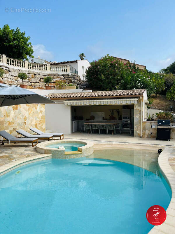 Maison 216 m² à Sainte-Maxime  - photo 2