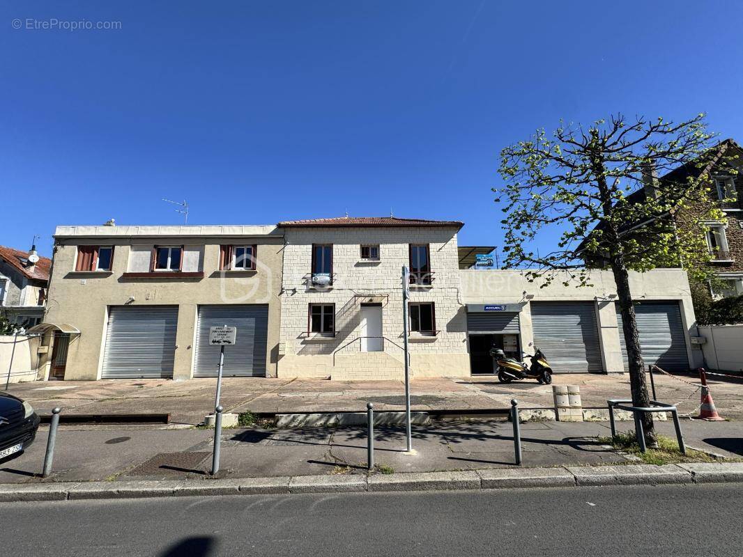 Appartement à LES PAVILLONS-SOUS-BOIS