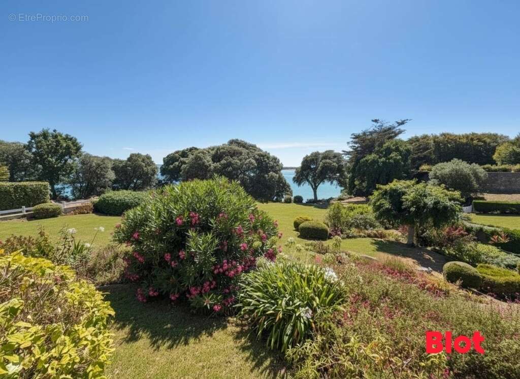 Maison 182 m² à Saint-Meloir-Des-Ondes  - photo 2