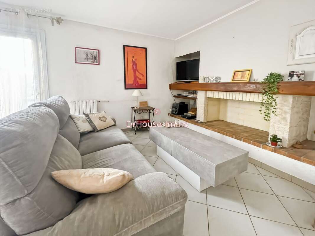 Maison à MONTBAZIN