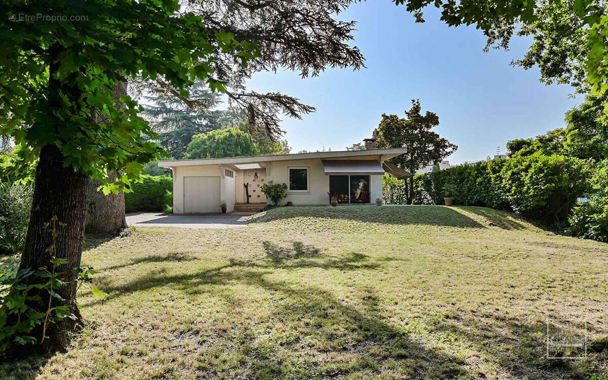 Maison à SAINT-CYR-AU-MONT-D'OR