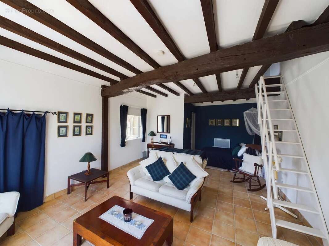 Belle rénovation pour cette Maison de village de 3 chambres/3 salles de bain avec jardins paysagers. - photo 9