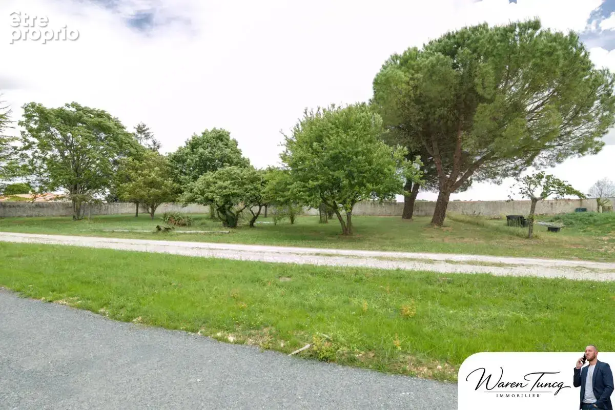Terrain constructible et viabilisé 687 m² - Bourgneuf (17220) - photo 2