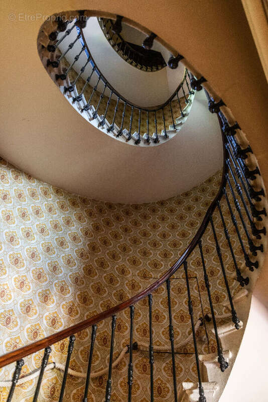 Maison à SAINT-CHRISTOPHE-DES-BARDES