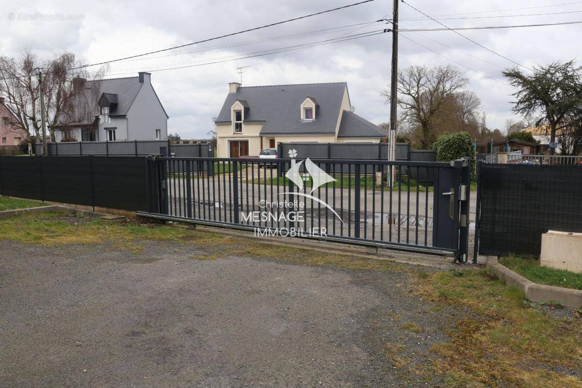 Commerce à JUGON-LES-LACS