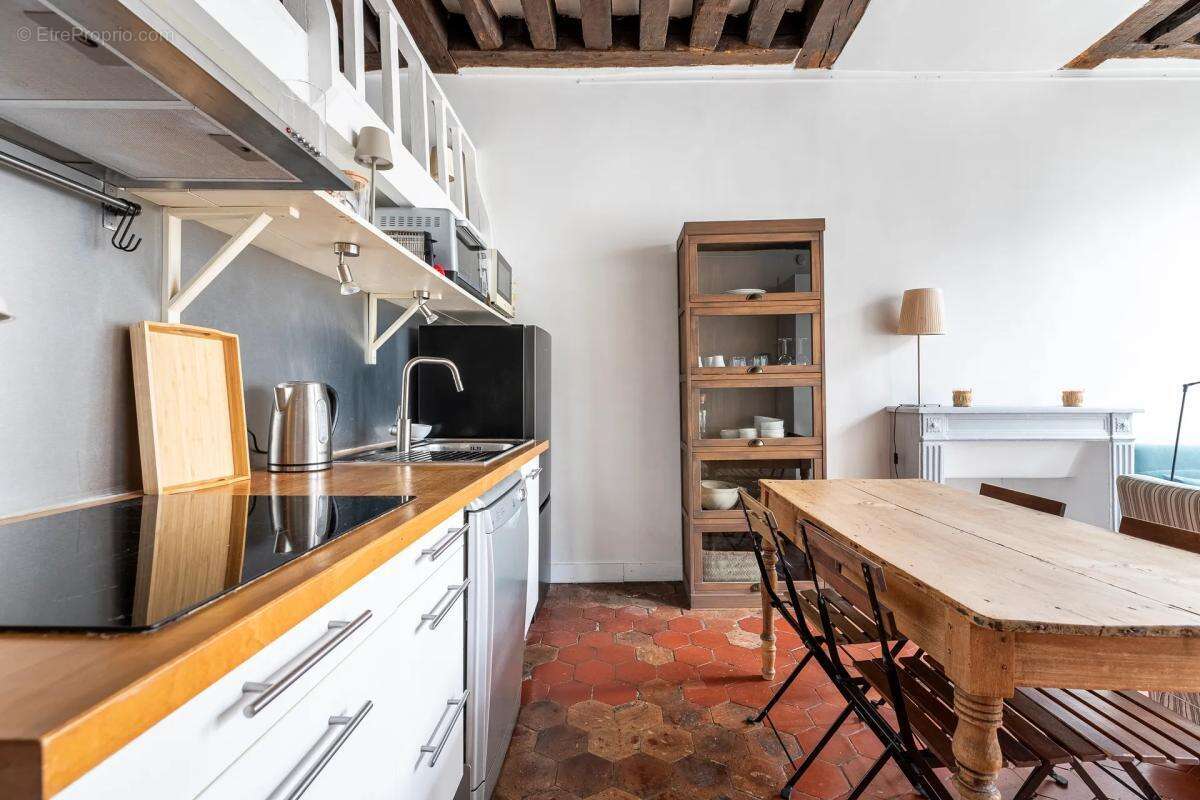 Appartement à PARIS-3E