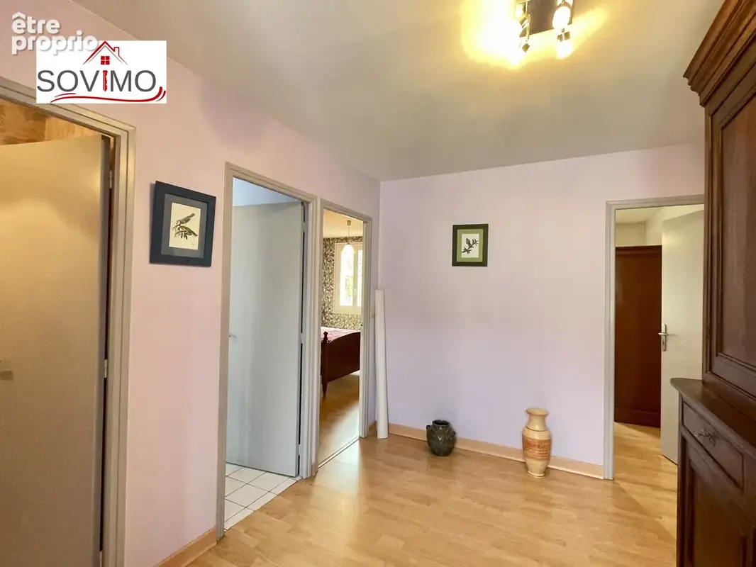 Maison de ville tout confort avec cour et grand garage, 5 chambres. - photo 12