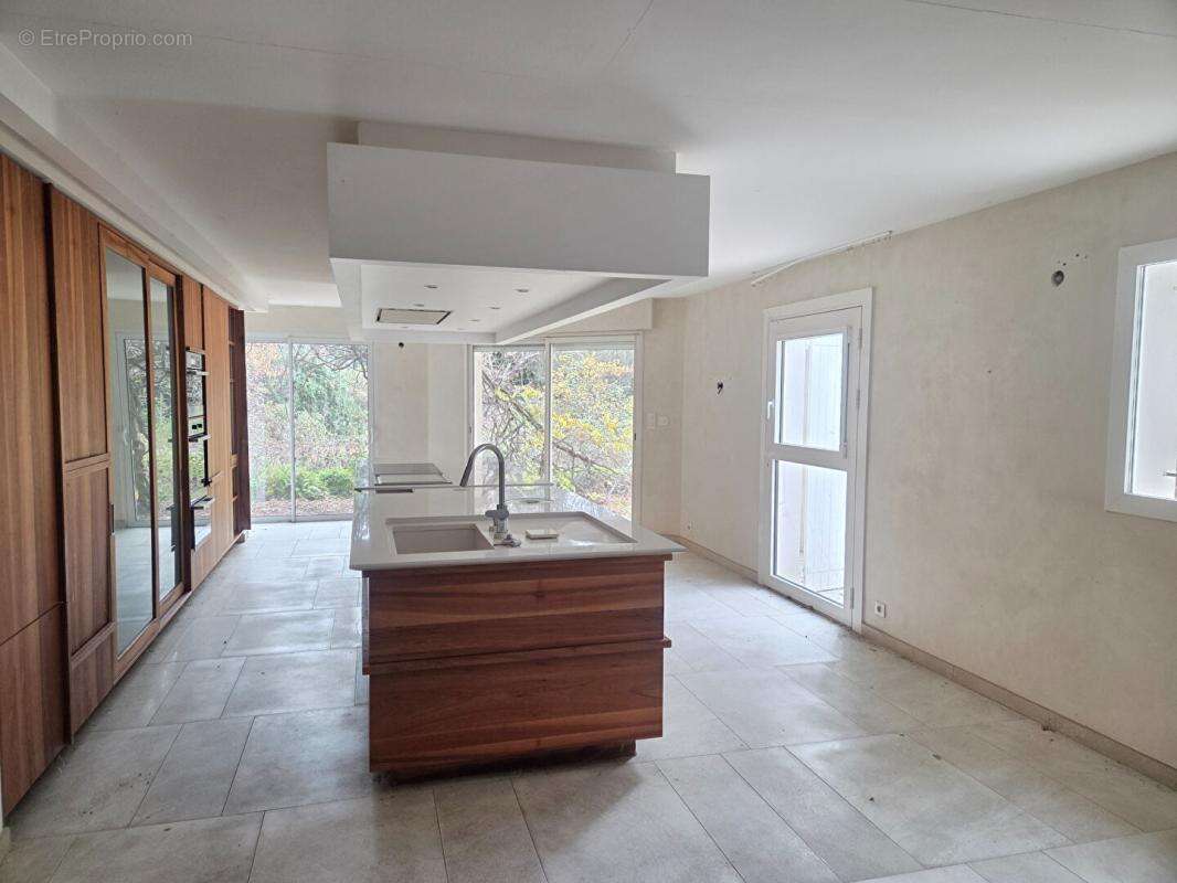 Maison à MONTELIMAR