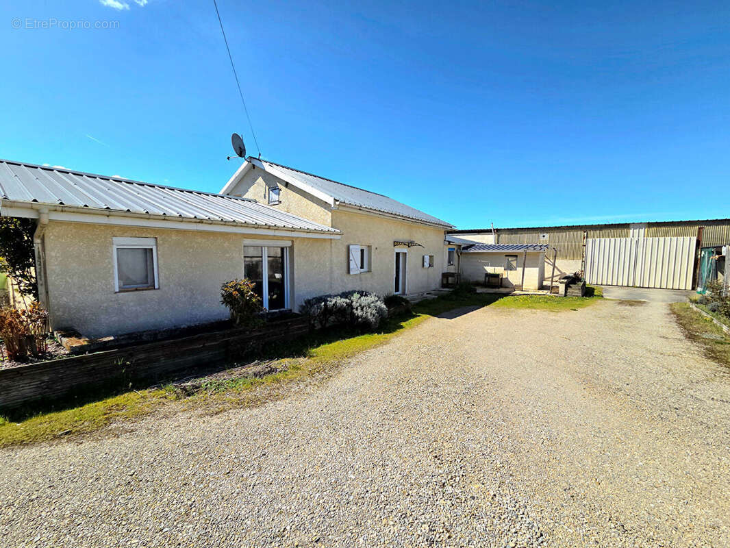 Maison et son hangar proche de toutes commodités - photo 14