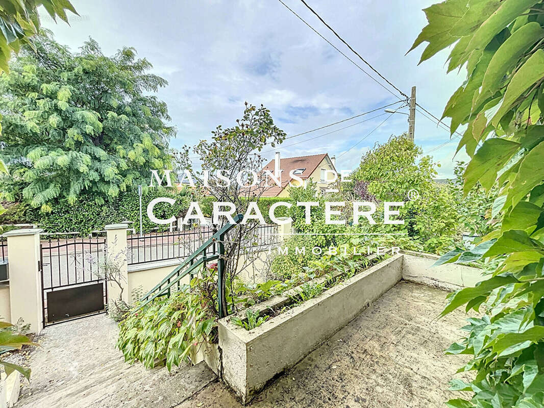 Maison à VERNEUIL-SUR-SEINE