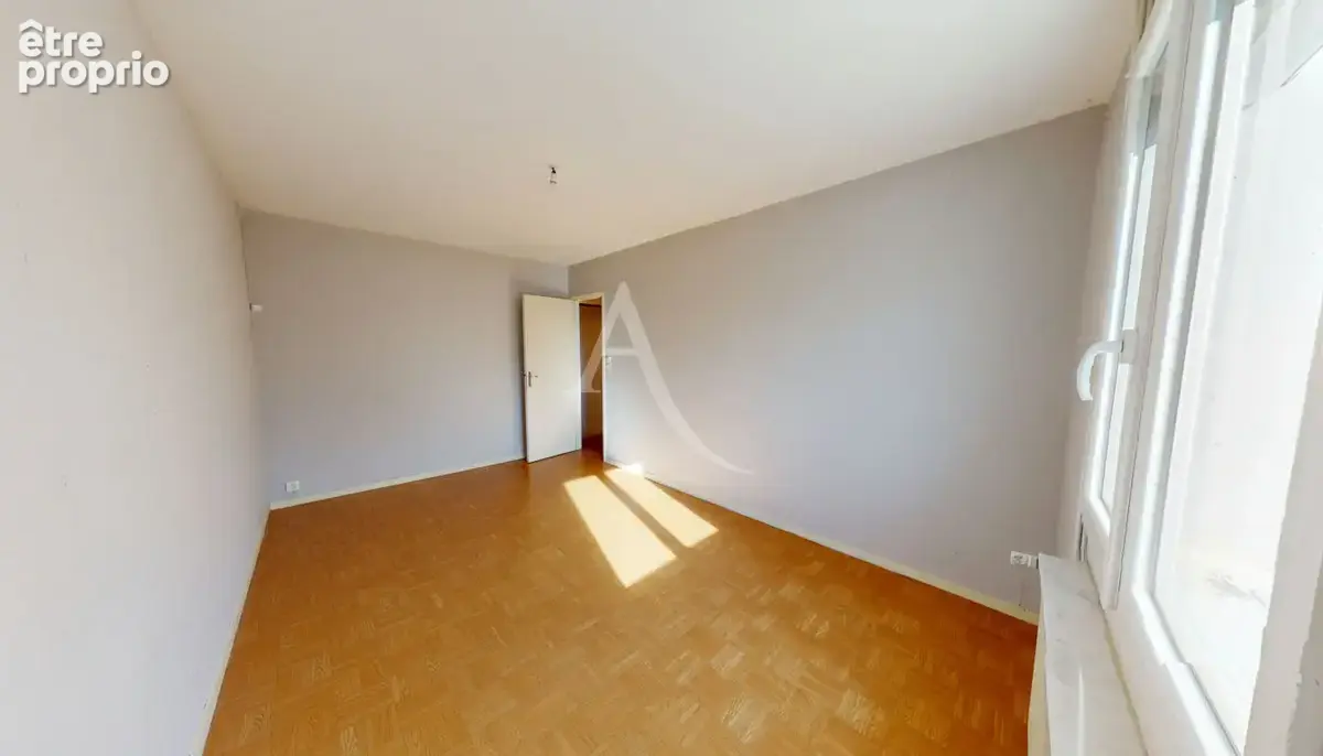 Maison de plain-pied à vendre à Chécy, 3 chambres, garage, dépendance et terrasse - photo 10