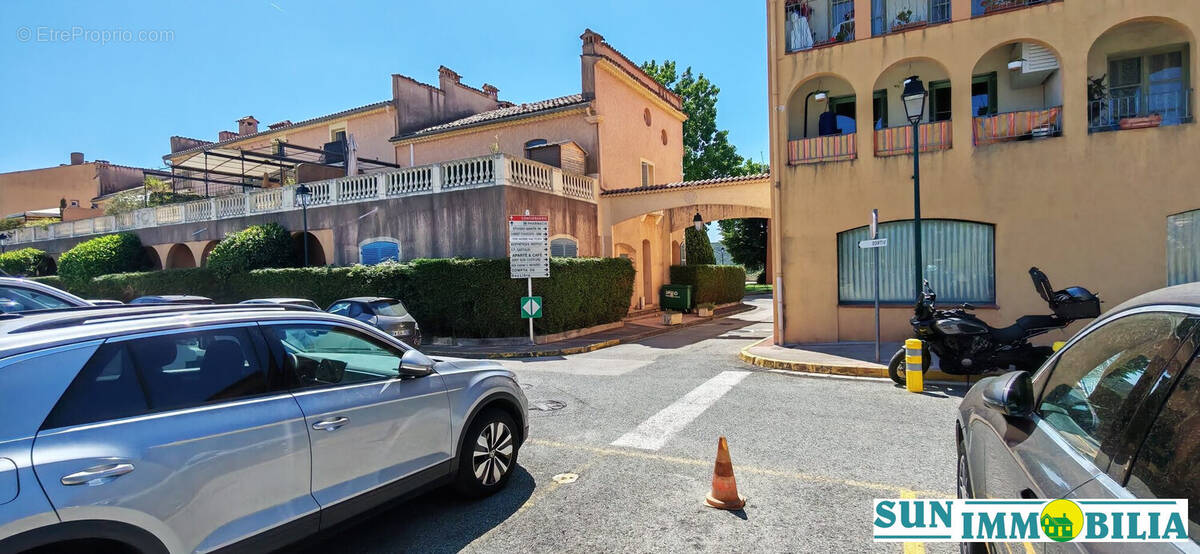 Parking à VILLENEUVE-LOUBET