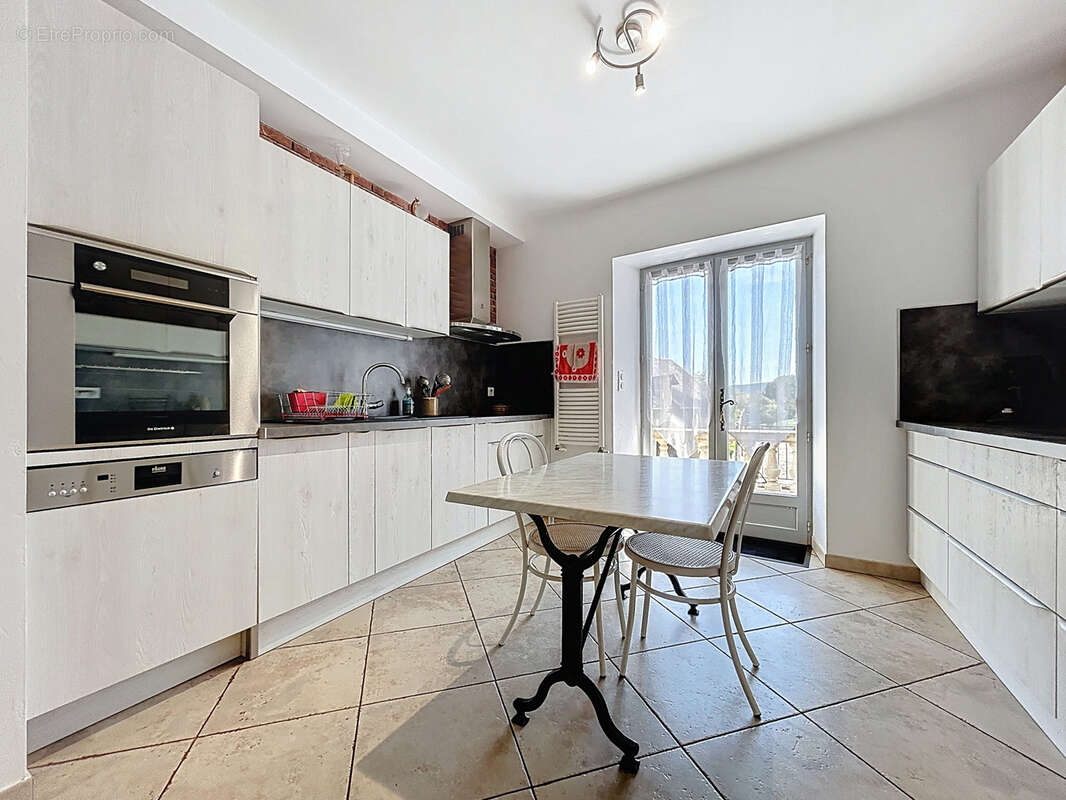 Maison à SAINT-CERNIN-DE-LARCHE