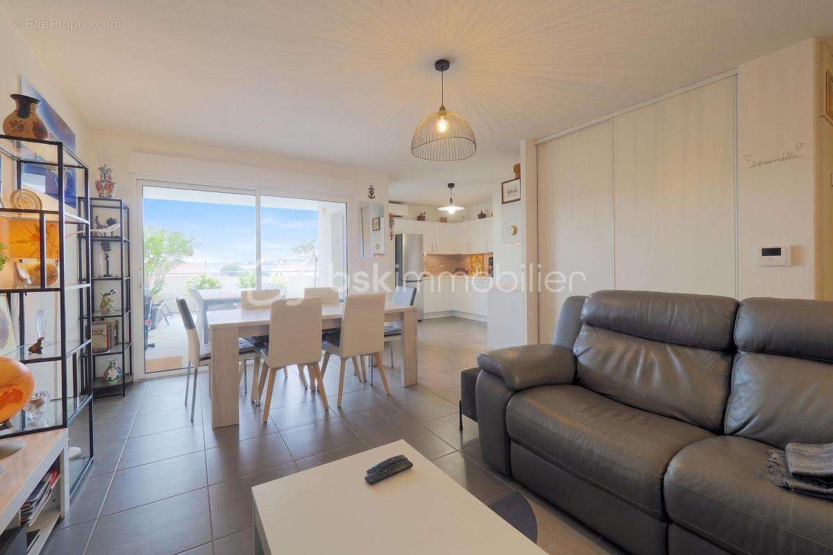 NÎMES CAPOUCHINÉ – Superbe T4 de 96 m² avec Terrasse d'Exception de 57 m² ! - photo 5