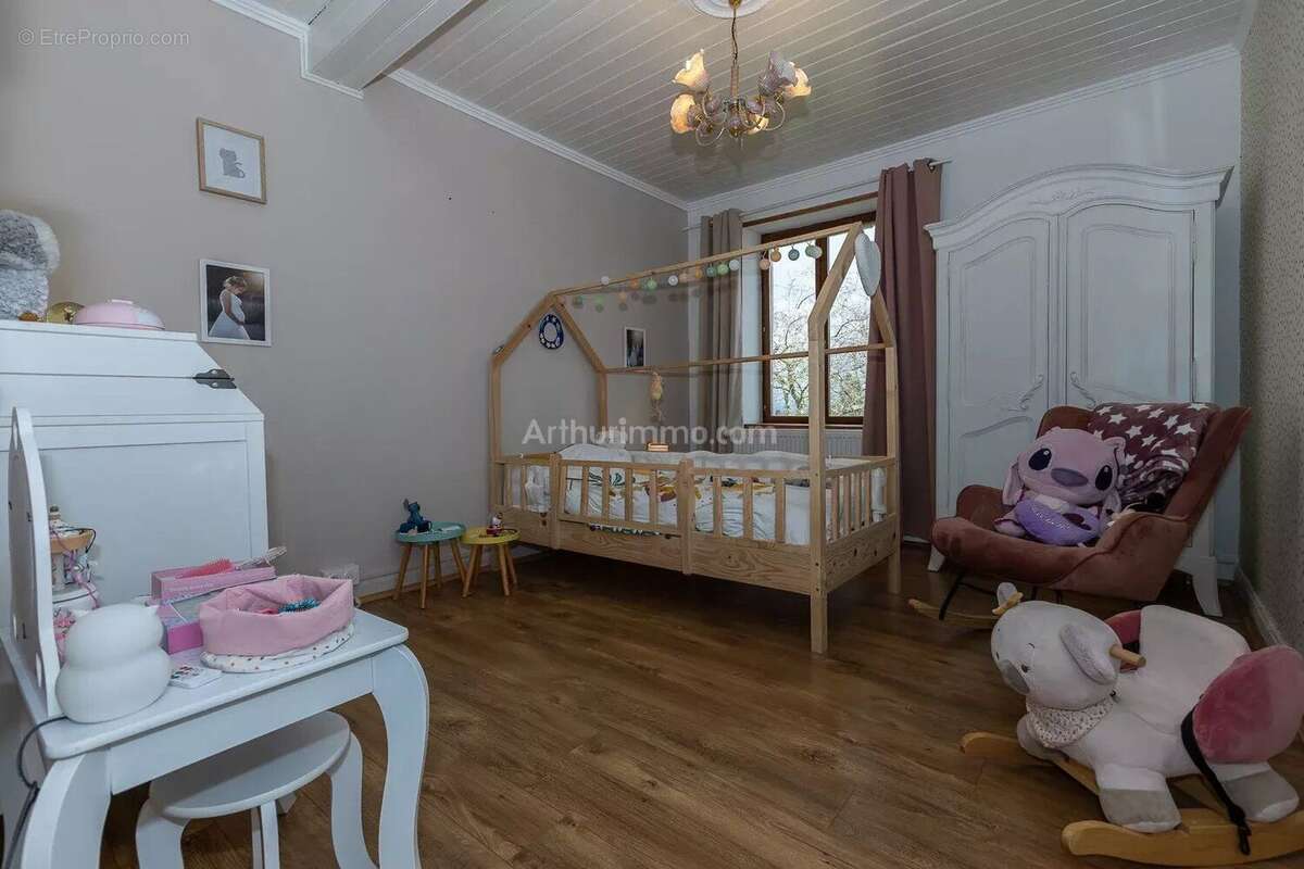 Maison à SAINT-SORLIN-DE-MORESTEL