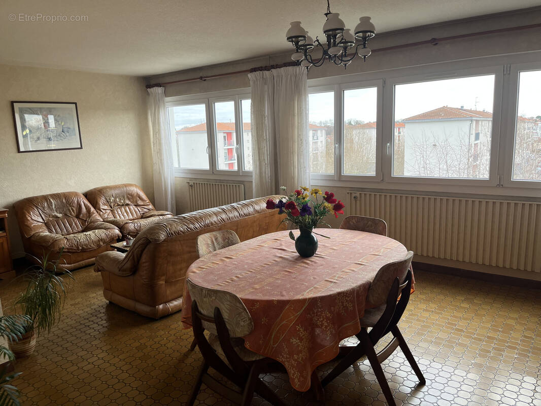 Appartement à DECINES-CHARPIEU