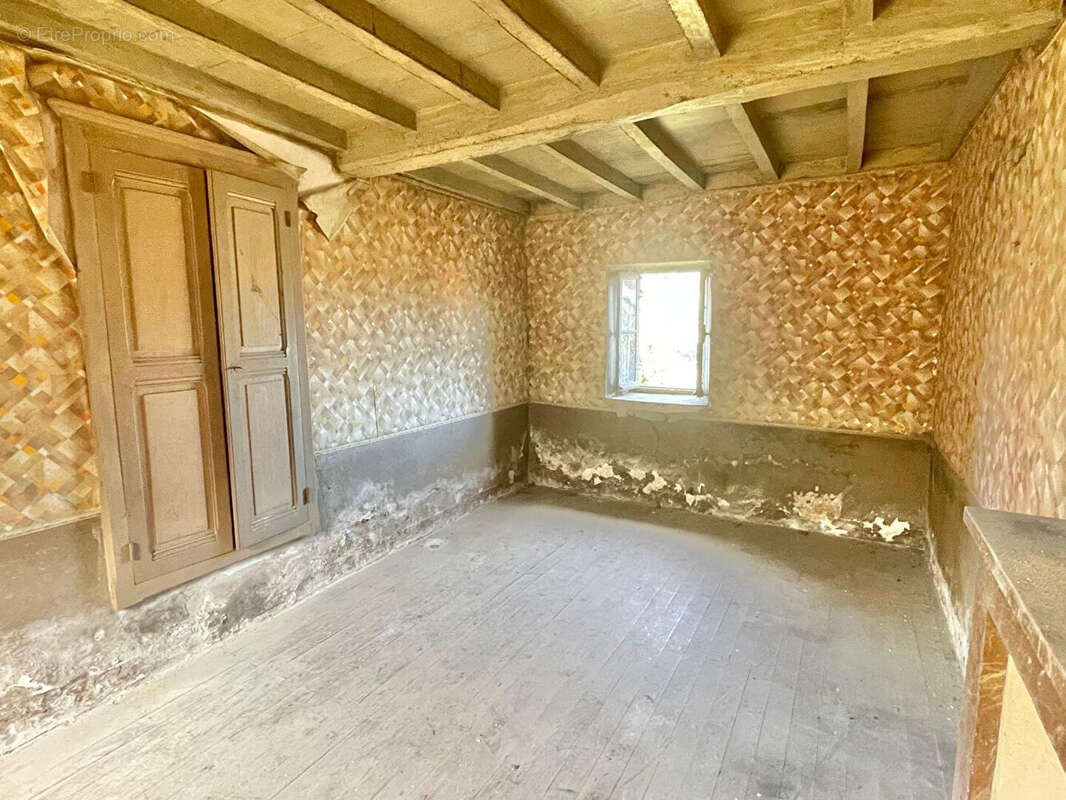 Maison de 90 m² à SAINT-CHEF (intérieur à rénover) - photo 9