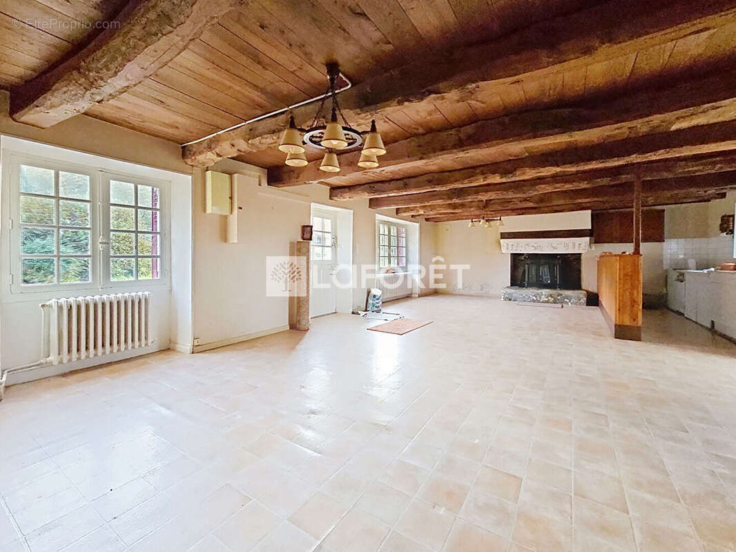 Maison à SAINT-SERVANT