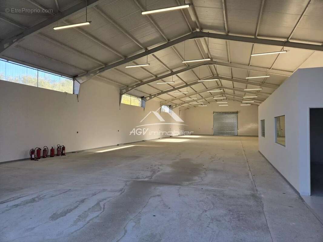 Commerce à SALINDRES