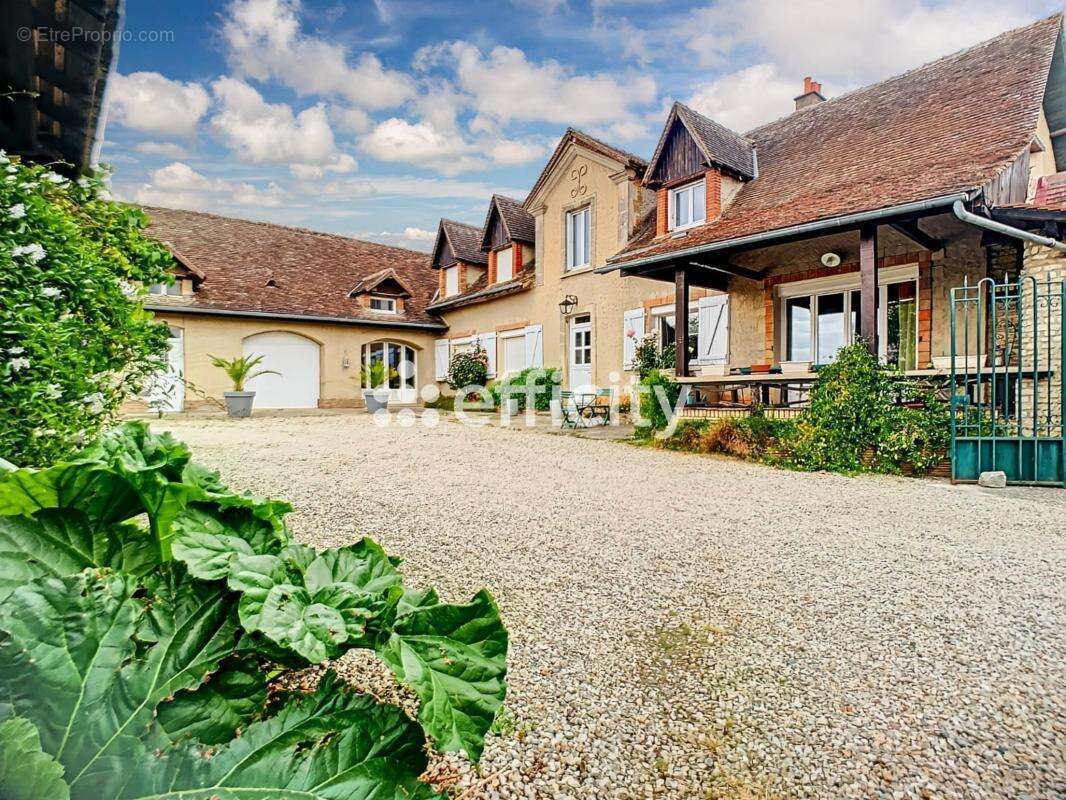 Maison 230 m² à Fye  - photo 2