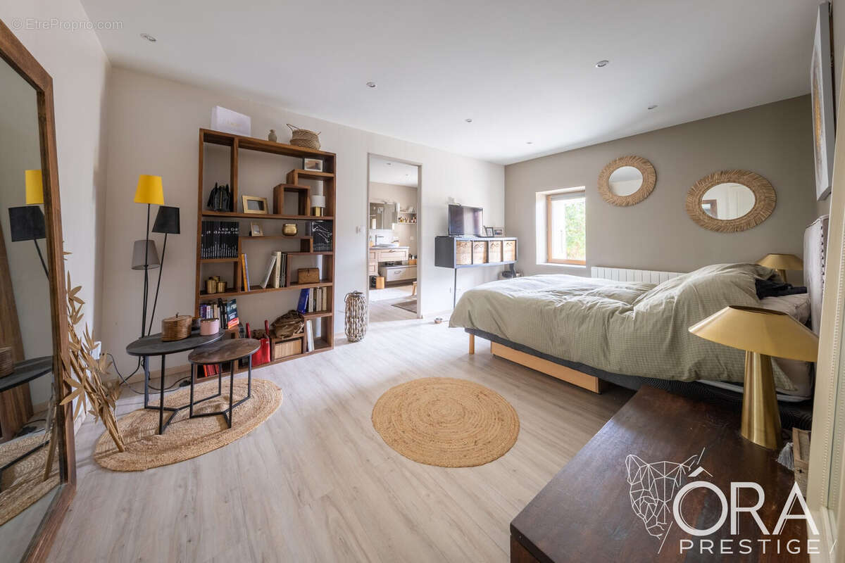 Maison à COURCELLES