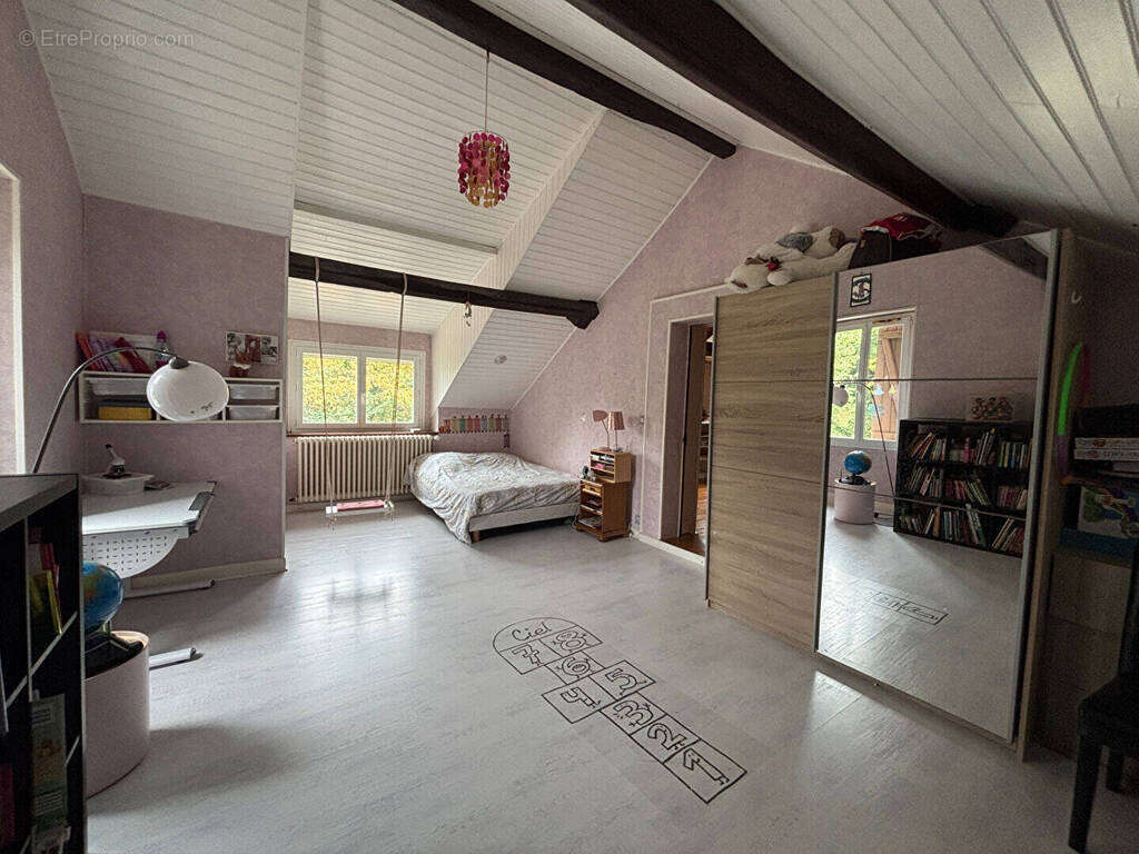 Maison à SASSIERGES-SAINT-GERMAIN