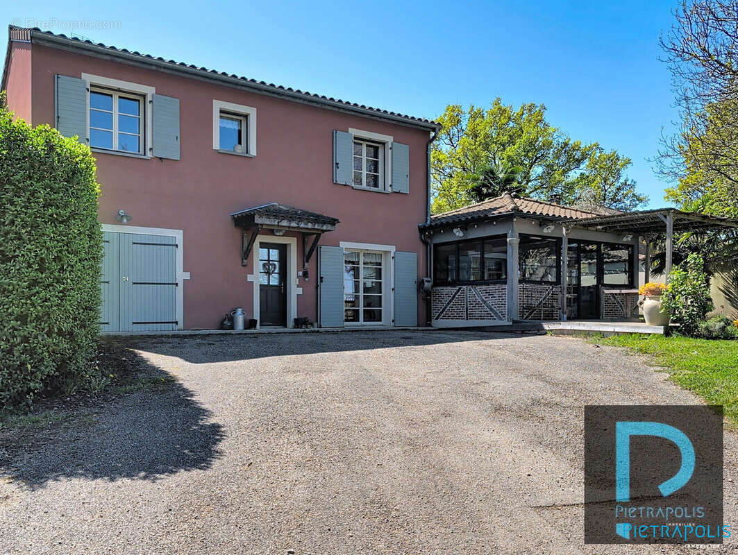 Maison 207 m² à Saint-Andre-D'huiriat  - photo 3