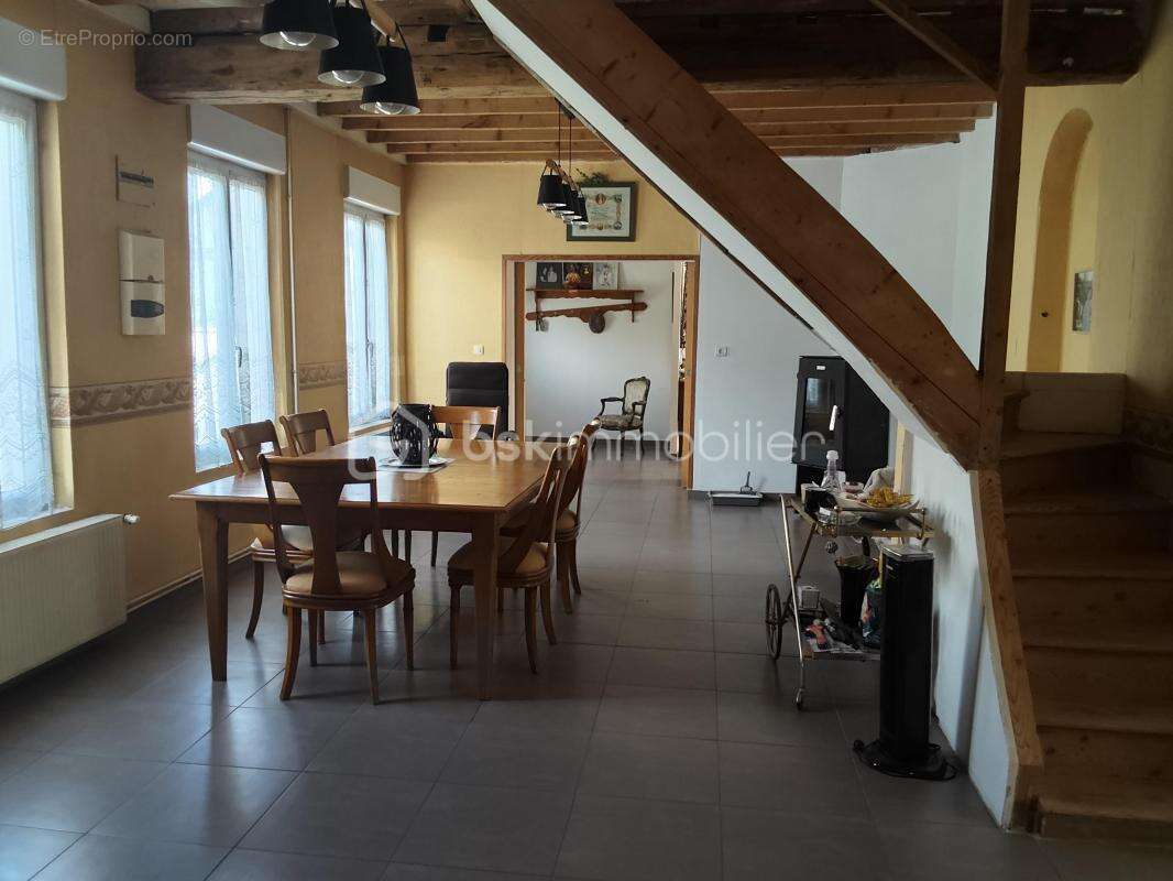 Coup de coeur assuré pour cette belle maison familiale de 149m2 sur un écrin de verdure de 1535m2 à 5 minutes de Saint-Quentin - photo 7