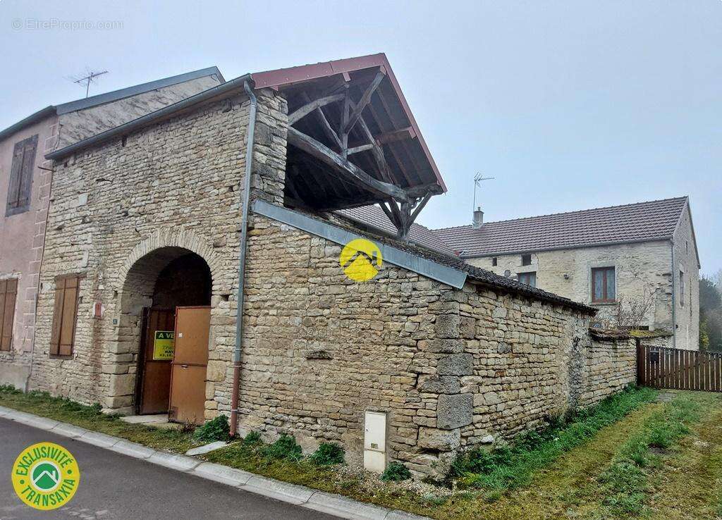 Maison rénovée avec dépendances - photo 2