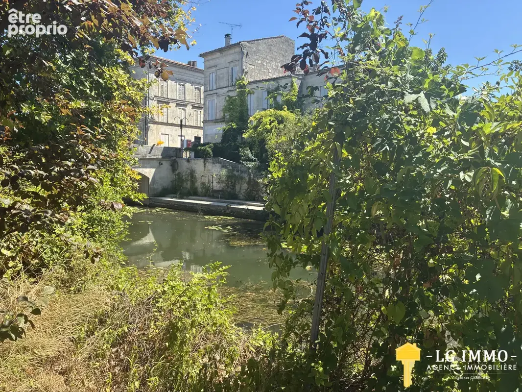 Rare, superbe batisse au coeur de jonzac avec jardin et garage - photo 4