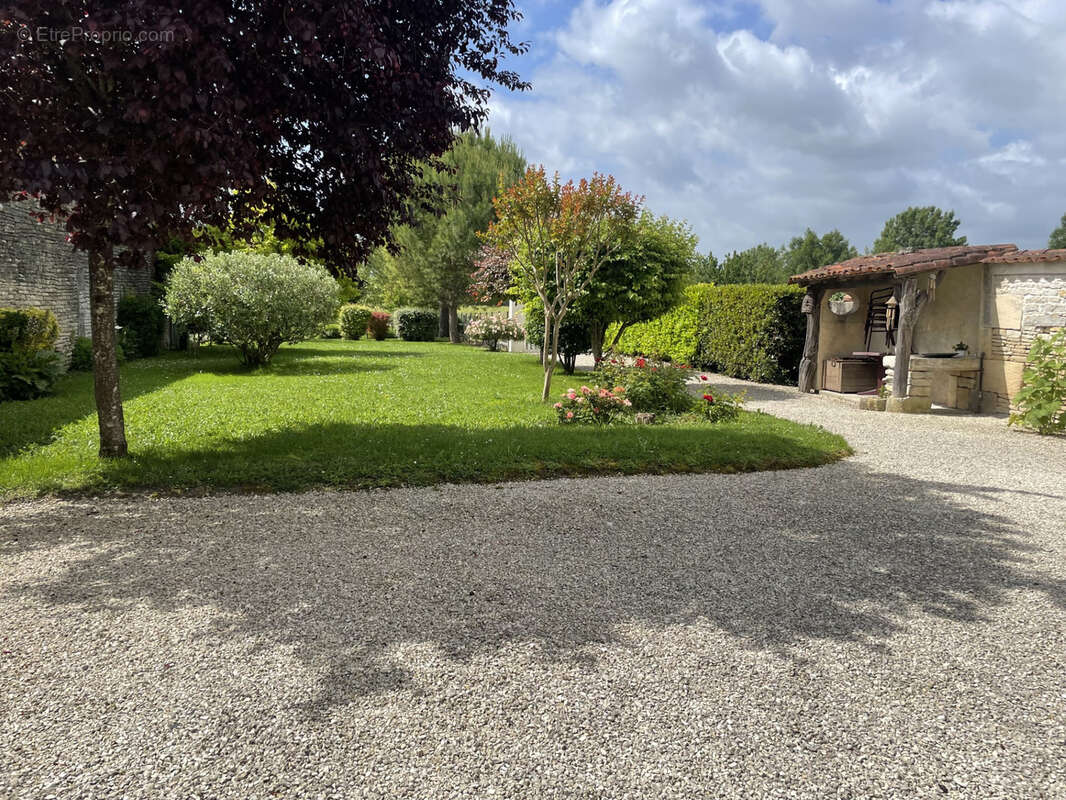Maison à MESNAC