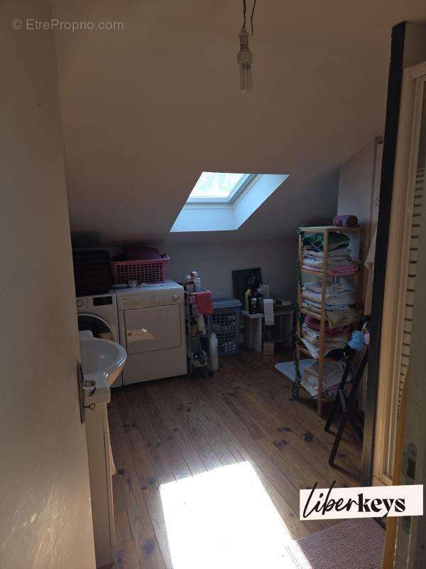 Beau local commercial 130m2 avec Appartement 120 m2 et terrain 3000 m2 - photo 12
