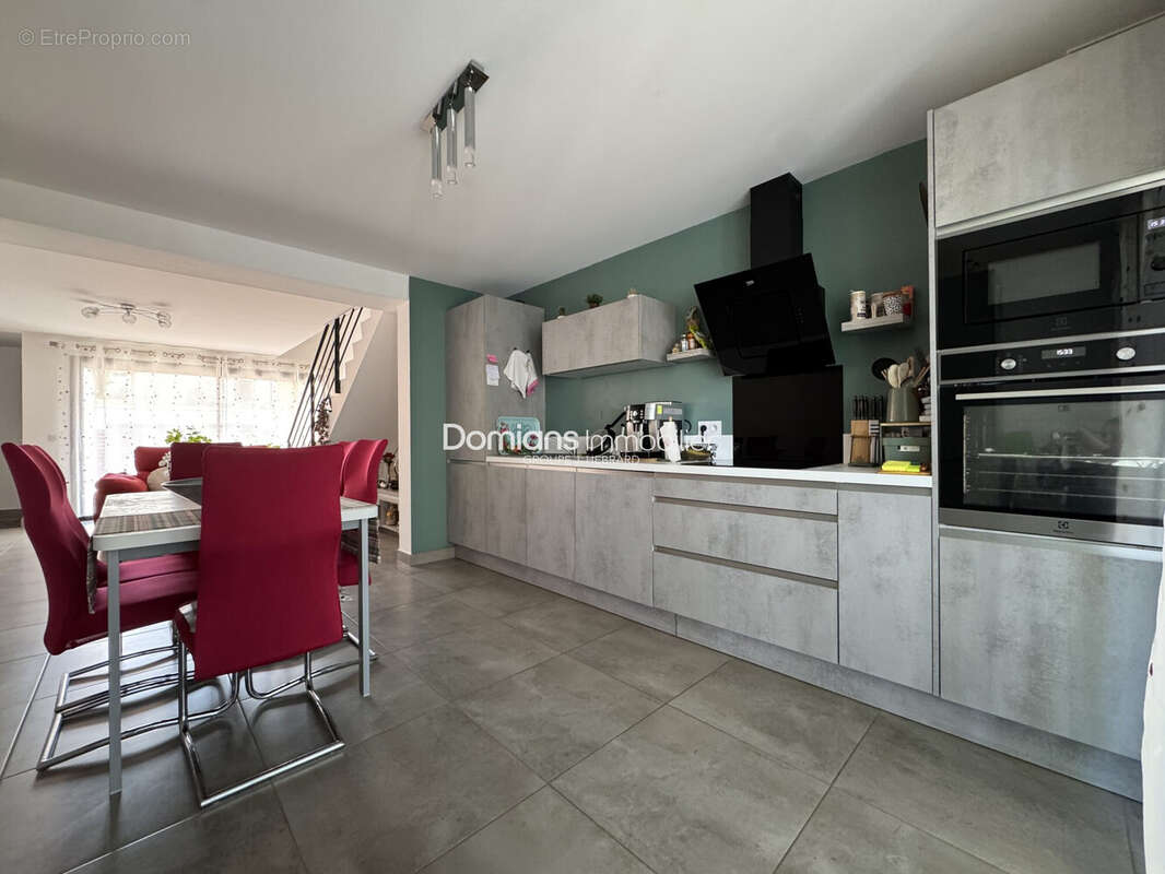 Maison 92 m² à Thuir  - photo 3